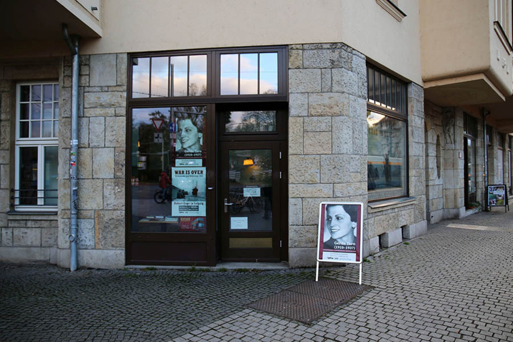 Capa-Haus | Das Team hinter BILDLEXIKON LEIPZIG bündelt historische wie aktuelle Informationen über die Stadt Leipzig in Text und Bild auf einer Plattform und stellt diese der interessierten Öffentlichkeit zur Verfügung.
