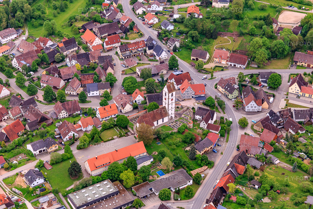 Luftbild: Remiguskirche und Grundschule im Ortsteil Bergfelden in Sulz im Bundesland Baden-Württemberg in Deutschland.Foto: IMG_114727.jpg vom 31.05.2019 durch Werner Riehm/FLY-FOTO.deKirchenführer | Evangelische Kirchengemeinde BergfeldenWWW.GRUNDSCHULE-BERGFELDEN.DE