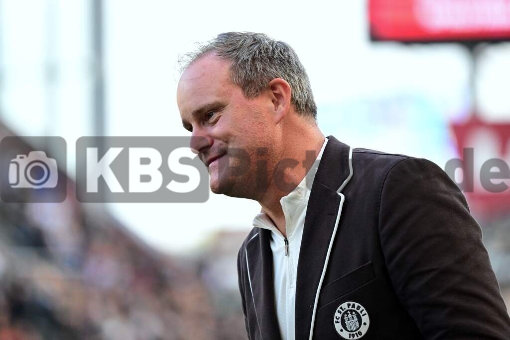 KBS Picture_FCStPauli-AtalantaBergamo_Test_011 | Goettlich Oke Praesident (St.Pauli) ,Sportplatz :  Millerntor Stadion, - Realisiert mit Pictrs.com