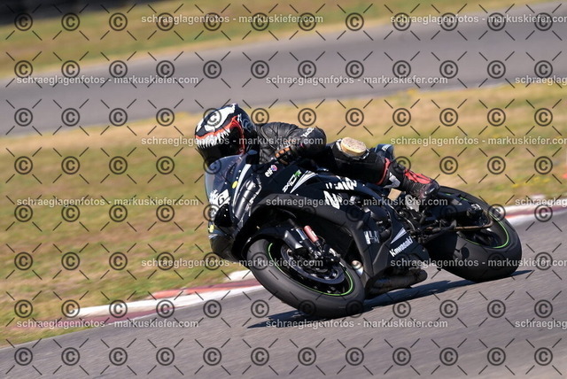 26bt04-2042 | markuskiefer.com - Realisiert mit Pictrs.com