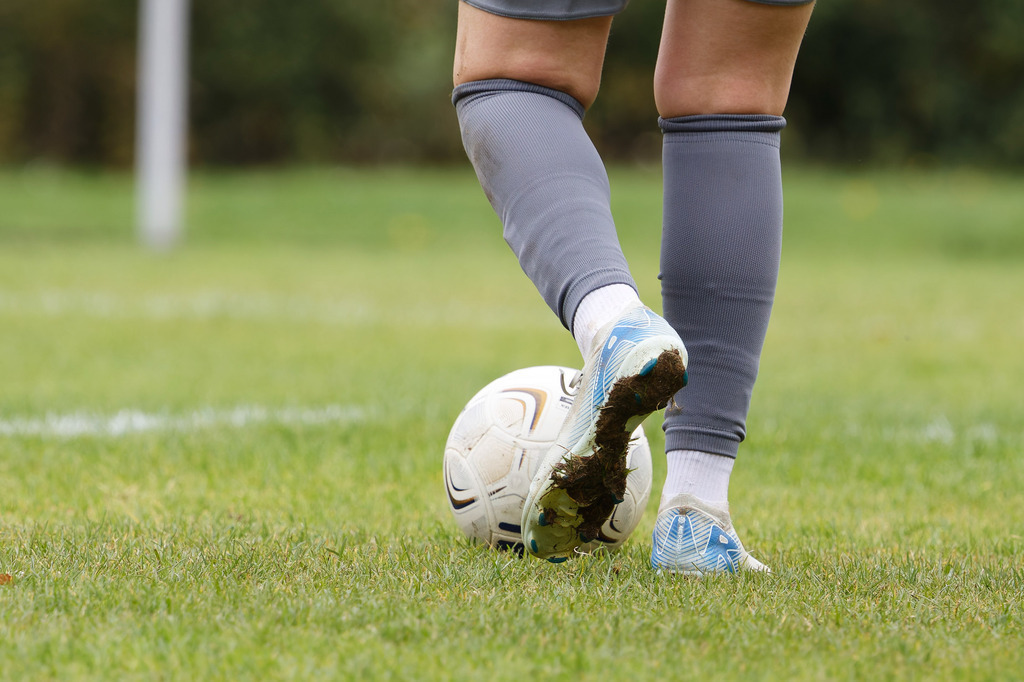 FCEFCH_251012_4520 | Fotopresso – Sportfotografie in Heidenheim & Umgebung. Professionelle Sportfotografie für unvergessliche Momente. Dynamische Action-Shots, emotionale Szenen & hochwertige Bilder. - Realisiert mit Pictrs.com