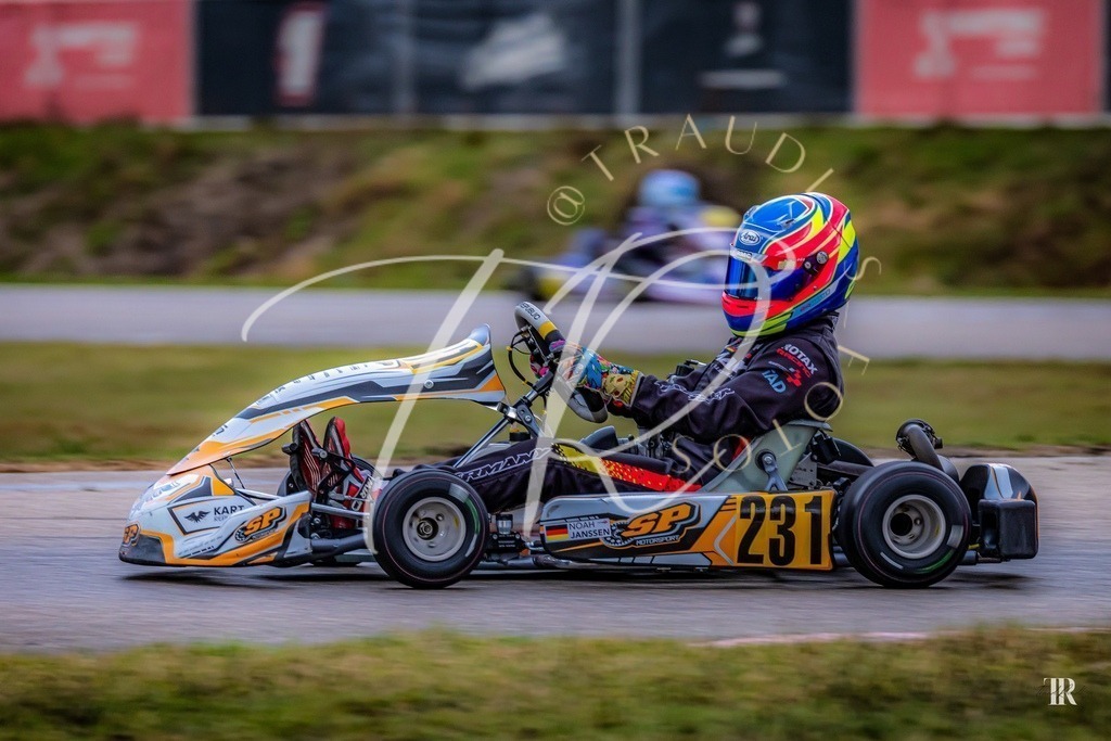 bce0420613e34b4aafa2138d719d5577 | traudl_s_fotos