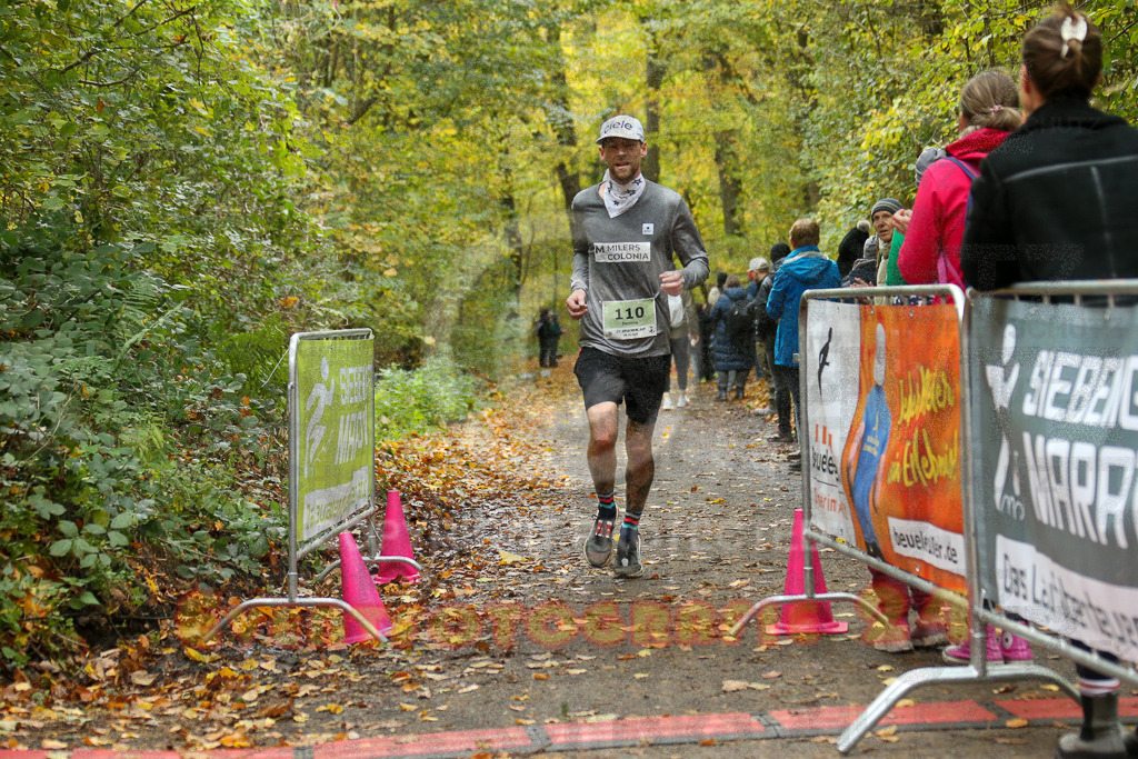 251026_1220_EX1_0126 | Sportfotografie im Rhein-Sieg Kreis, Köln, Bonn, NRW, Rheinland Pfalz, Hessen, etc. Unser Tätigkeitsfeld umfasst den Laufsport vom Volkslauf über den Marathon, Duathlon, Triathon bis zum Ultralauf wie Kölnpfad Ultra oder Schindertrail.