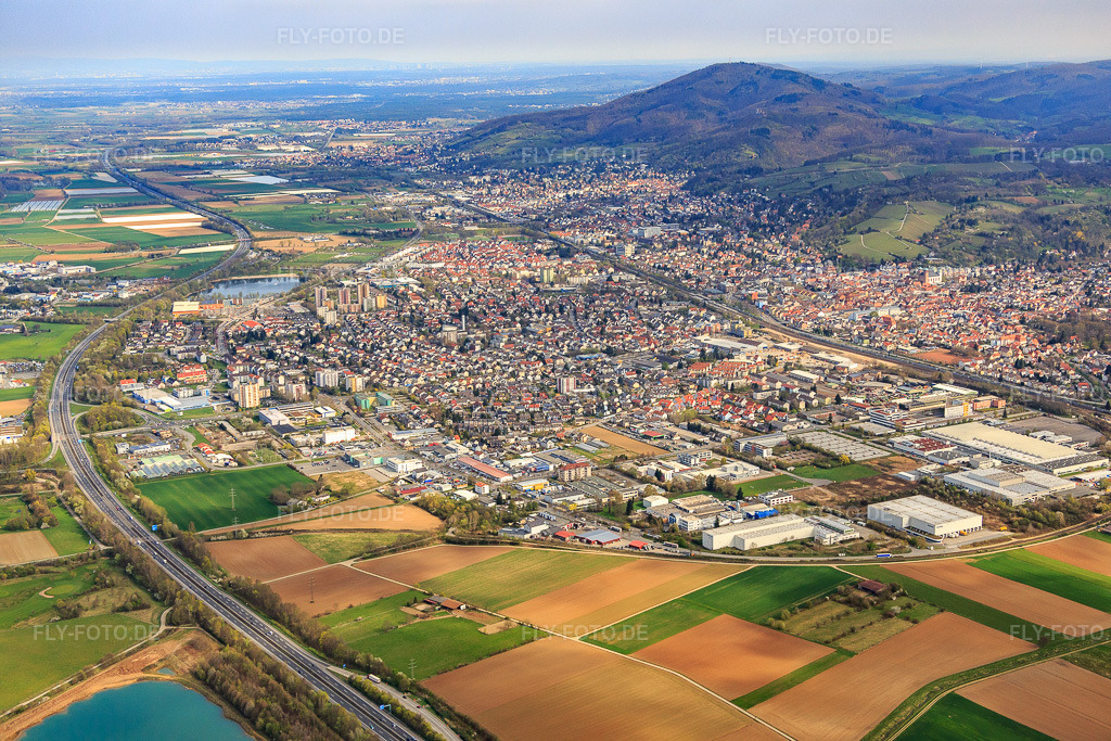 Luftbild: Ortsansicht von Südwesten in Bensheim im Bundesland Hessen in Deutschland. Foto: IMG_077054.jpg vom 12.04.2015 durch Werner Riehm/FLY-FOTO.de