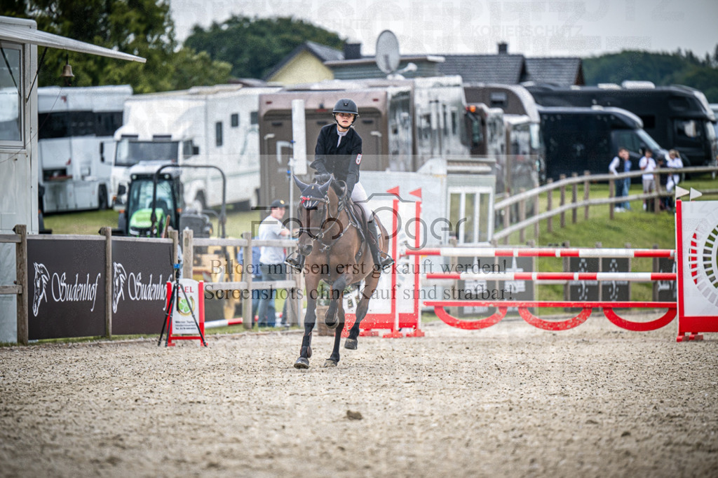 DOS_5014 | Entdecke hochwertige Reitturnierfotos von Foto Oger. Professionell, emotional und authentisch – jetzt Lieblingsmomente im Shop bestellen.Deutschlandweite Turnierfotografie. - Realisiert mit Pictrs.com