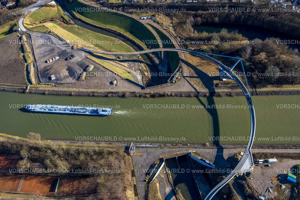Castrop-Rauxel240106880 | Luftbild, Emscherbaustelle für Emscherland 2020, Brücke Cassurker Schwinge über Fluss Emscher und den Kanal, Binnenschifffahrt auf dem Rhein-Herne-Kanal, Fluss Emscher unterquert den Rhein-Herne-Kanal in dem Durchlassbauwerk Emscherdüker Wasserkreuz, Henrichenburg, Castrop-Rauxel, Ruhrgebiet, Nordrhein-Westfalen, Deutschland