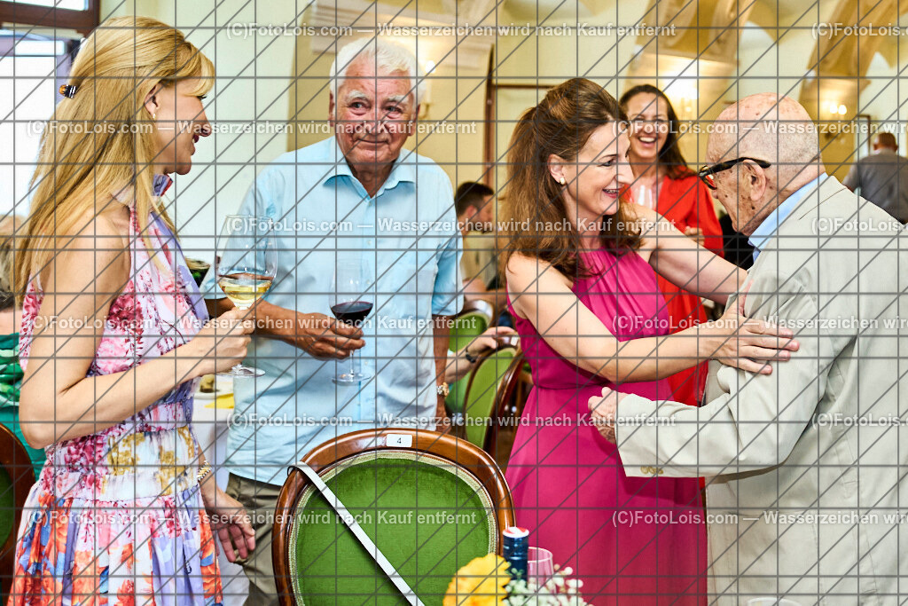 ALP9698_XXXX-Chopin-Festival_Gratulationen zum Jubilaeum | (C)FotoLois.com, Alois Spandl. XXXX. Chopin-Festival in der Kartause Gaming, DINNERKONZERT mit Vera Kostner (Violine), Manfred Wagner-Artzt (Klavier), Clara Biermasz (Klavier), Lieke Te Winkel (Violine) und Adam Javorkai (Violoncello) im Prätatensaal, Sa 17. August 2024.