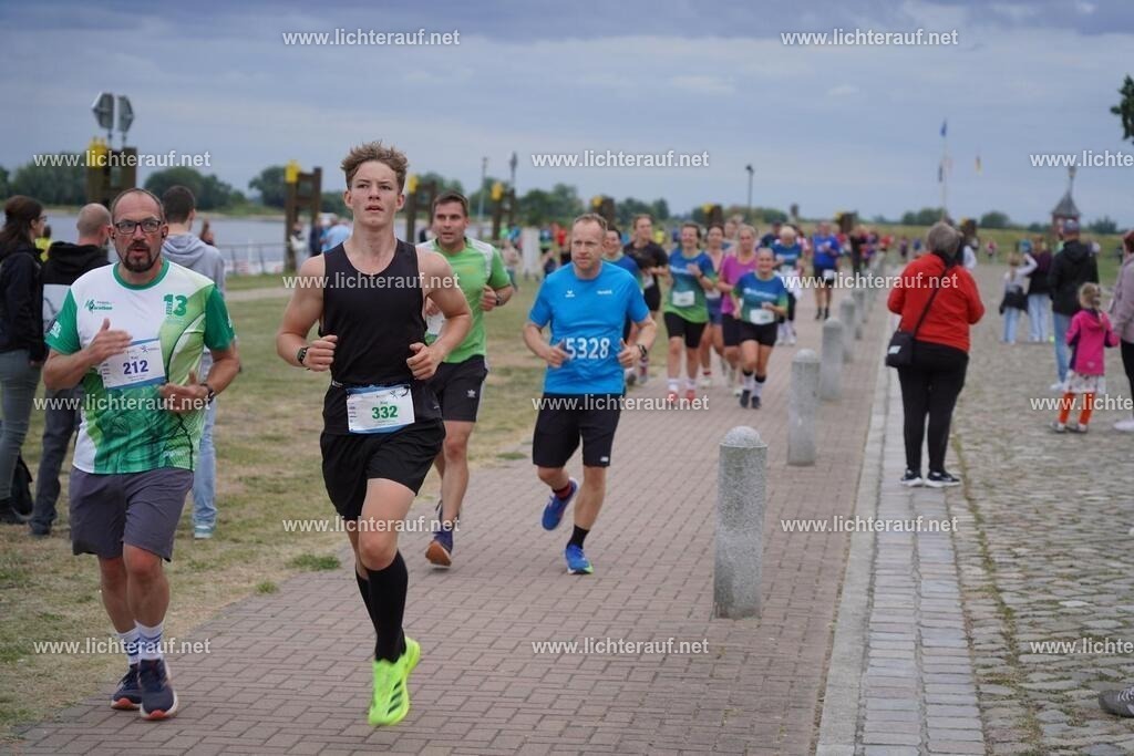 DSC05280 | Lichterlauf  - Realized with Pictrs.com