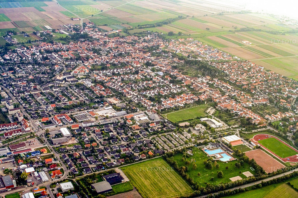 Luftbild: Stadt von Nordosten in Offenbach an der Queich im Bundesland Rheinland-Pfalz in Deutschland. Foto: IMG_4018.jpg vom 23.09.2006 durch Werner Riehm/FLY-FOTO.de