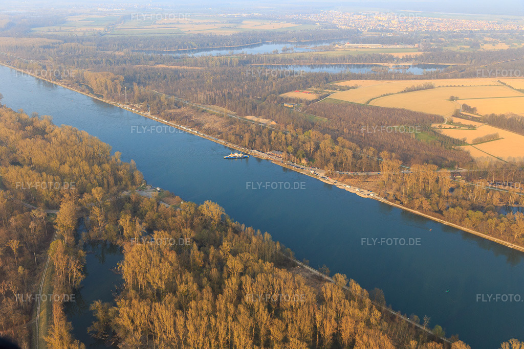 Luftbild: Rhein mit Fähre nach Leimersheim im Ortsteil Leopoldshafen in Eggenstein-Leopoldshafen im Bundesland Baden-Württemberg in Deutschland. Foto: IMG_113240.jpg vom 23.03.2019 durch Werner Riehm/FLY-FOTO.de
