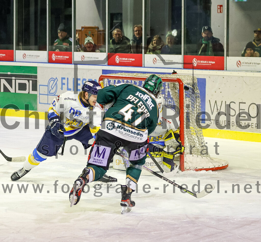 2026-01-09_117_TSV_Erding_gegen_Stuttgart_Rebels | Erding, Deutschland, 09.01.2026:Eishockey, Oberliga Süd 2025 / 2026, 35. Spieltag, TSV Erding gegen Stuttgart Rebels, Endergebnis: Marco Pfleger (Erding Gladiators, #47), Torwart Nick Jordan Vieregge (Stuttgart Rebels, #29)Foto: Christian Riedel / fotografie-riedel.net