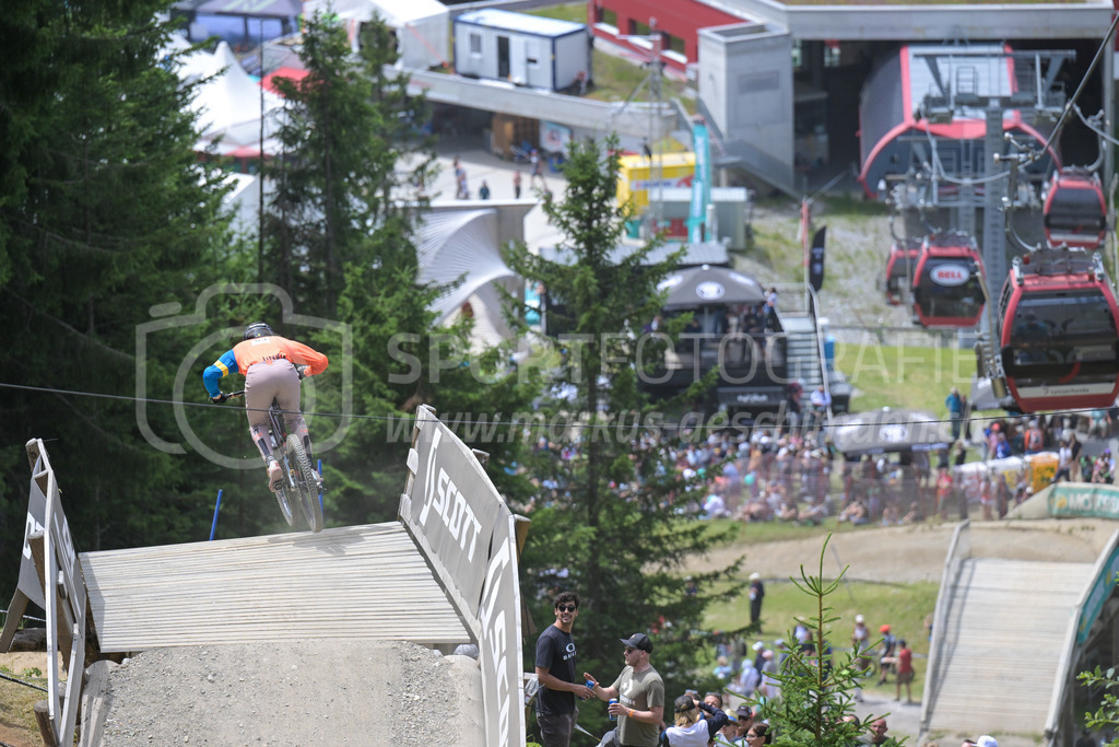 UCI Mountain Bike World Cup Lenzerheide 2022 - Downhill - 9. July 2022 | UCI Mountain Bike World Cup Lenzerheide 2022 - Downhill
Bike Kingdom, Lenzerheide
Bild: Sportfotografie Markus Aeschimann | www.markus-aeschimann.ch - Realisiert mit Pictrs.com