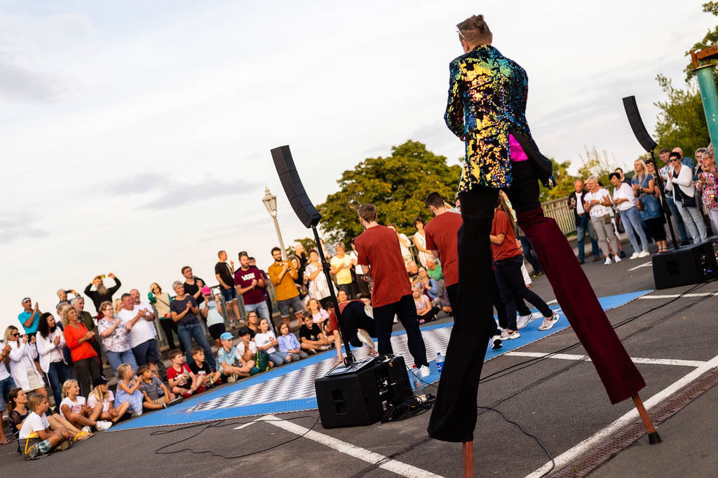 Breakdance mit The Saxonz am Forte Belvedere Leisnig | Breakdance mit The Saxonz am Forte Belvedere Leisnig zum Festival Hallo Leisnig 2022. - Realisiert mit Pictrs.com