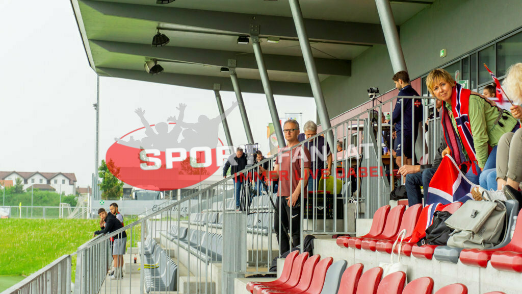 Norwegen U19  Bulgarien U19 | Paul Kravagna, Fans ; Norwegen U19  Bulgarien U19 am 13.05.2022 in Wels
(Huber Arena), AUSTRIA, (Photo by Ernst Krawagner sport-fan.at) - Realisiert mit Pictrs.com