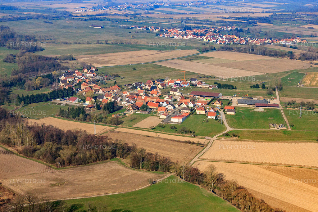 Luftbild: Ortsteil Hinterfeld von Südosten in Walbourg im Bundesland Bas-Rhin in Frankreich. – Foto: IMG_62789.jpg vom 09.03.2014 durch Werner Riehm/FLY-FOTO.de – Auflösung des Originals: 4752 x 3168 px