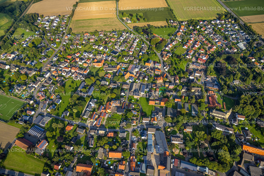 Werl230806429 | Luftbild, Ortsansicht Westönnen und PfarrKirche St. Cäcilia, Westönnen, Werl, Werl-Unnaer Börde, Nordrhein-Westfalen, Deutschland