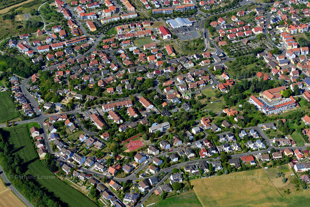 3650405 | ROTTENBAUER 31.08.2016 Wohngebiet - Mischbebauung der Mehr- und Einfamilienhaussiedlung  in Rottenbauer im Bundesland Bayern, Deutschland // Residential area - mixed development of a multi-family housing estate and single-family housing estate  in Rottenbauer in the state Bavaria, Germany Foto: Gerhard Launer