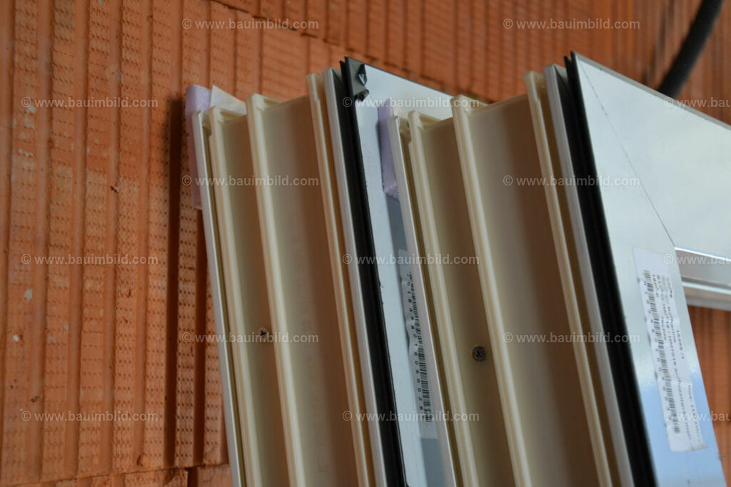 bib-lg14-fenster-0009 | Nach LV-Leistungsgruppen sortierte Detailfotos über den Bau eines Hauses. Alle Hausbau-Bilder direkt vom Urheber und Autor der Website Haus-Selber-Bauen.com