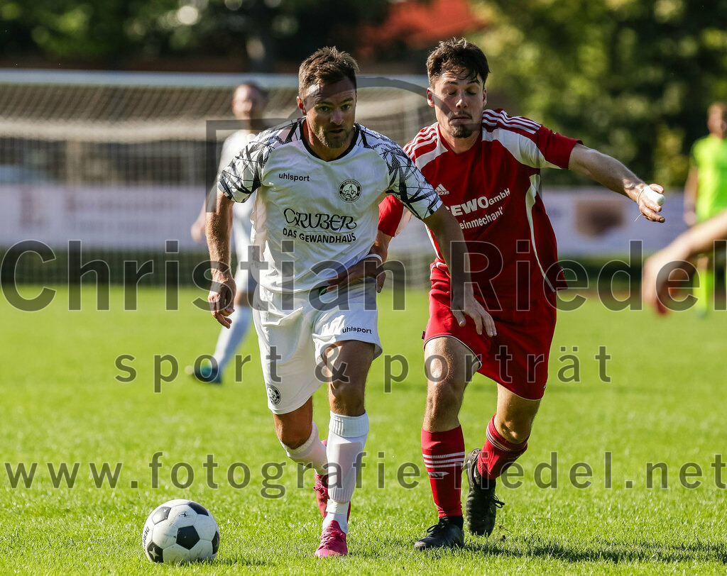 2023-09-09_047_FC_Herzogstadt_II_gegen_SG_Hoerlkofen_Woerth | Erding, Deutschland, 09.09.2023:
Fußball, A-Klassel 2023 / 2024, 6. Spieltag, FC Herzogstadt II gegen SG Hörlkofen/Wörth, Endergebnis: 1:2

Dan Adrian Kohlmann (FC Herzogstadt, #10), Korbinian Nußrainer (SG Hörlkofen/Wörth, #8)

Foto: Christian Riedel / fotografie-riedel.net