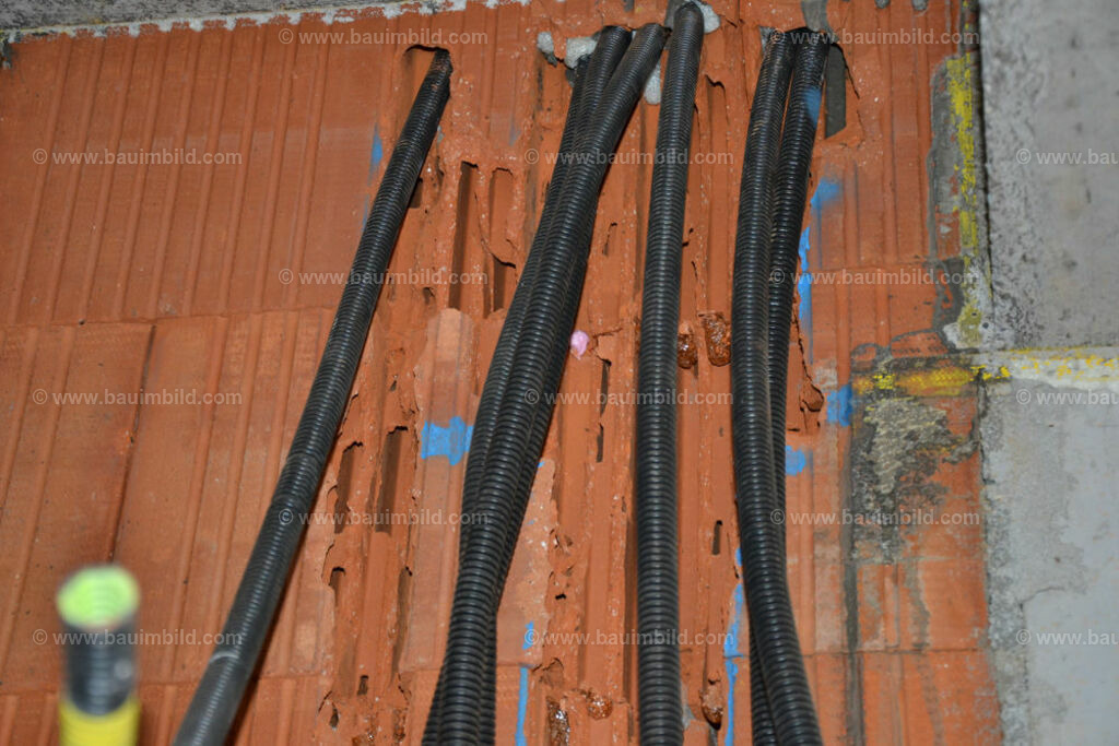bib-lg17-elektroinstallation-0110 | Nach LV-Leistungsgruppen sortierte Detailfotos über den Bau eines Hauses. Alle Hausbau-Bilder direkt vom Urheber und Autor der Website Haus-Selber-Bauen.com