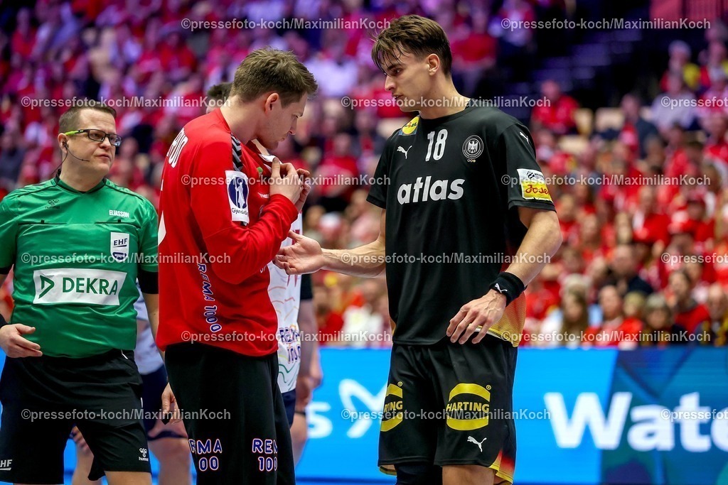 EHF24012603038 | 24.01.2026, Handball, Men's EHF EURO 2026, Deutschland - Norwegen, Jyske Bank Boxen in Herning, Dänemark, Main Round:  Torbjorn Sittrup Bergerud (Norway #30) mit Schmerzen nach Ball am Kopf  Julian Köster (Germany #18) entschuldigt sich