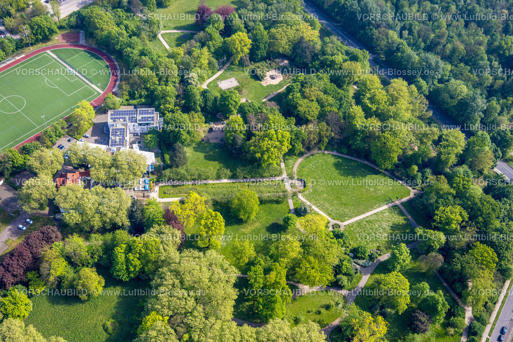 Herne240500063 | Luftbild, Herner Stadtgarten, Parkhotel Herne mit Solardach, Spielplatz im Stadtgarten, Park mit Wiesen und Sitzbank, Herne-Mitte, Herne, Ruhrgebiet, Nordrhein-Westfalen, Deutschland