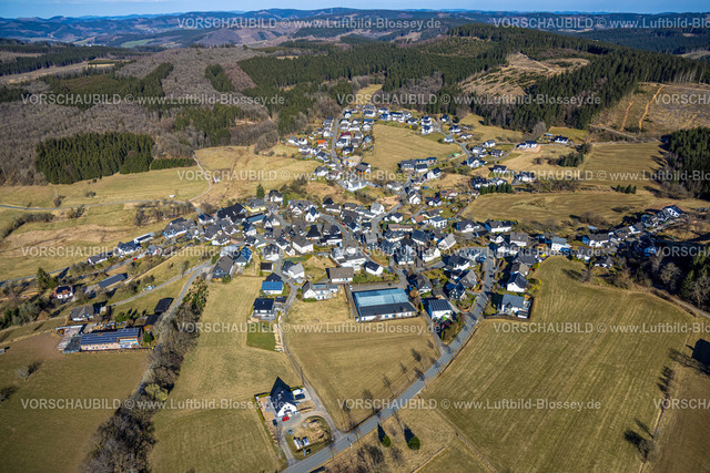 Kirchhundem250308503Brachthausen | Luftbild, Wohngebiet Ortsansicht, Waldgebiet Hügellandschaft mit Waldschäden, Brachthausen, Kirchhundem, Sauerland, Nordrhein-Westfalen, Deutschland