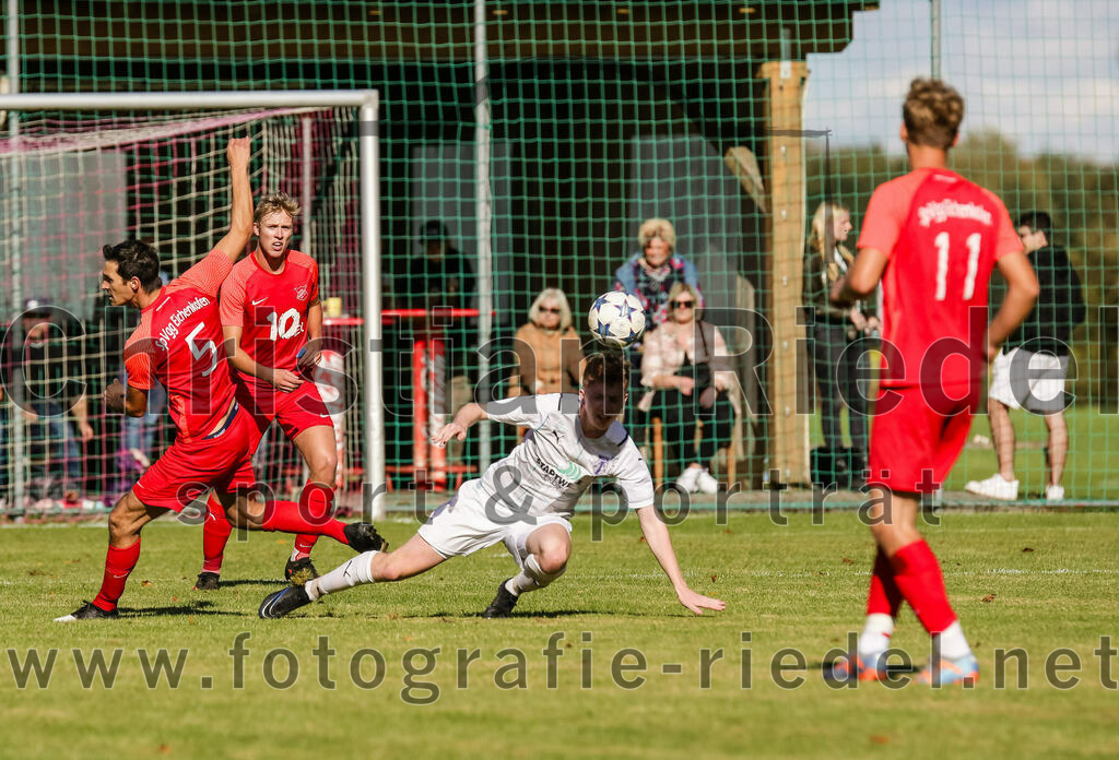 2023-10-22_013_SpVgg_Eichenkofen_gegen_SpVgg_Altenerding_II | Erding, Deutschland, 22.10.2023:
Fußball, A-Klasse 2023 / 2024, 12. Spieltag, SpVgg Eichenkofen gegen SpVgg Altenerding II, Endergebnis: 3:1

Lukas Ippisch (SpVgg Eichenkofen, #5), Lorenz Daimer (SpVgg Eichenkofen, #11)

Foto: Christian Riedel / fotografie-riedel.net