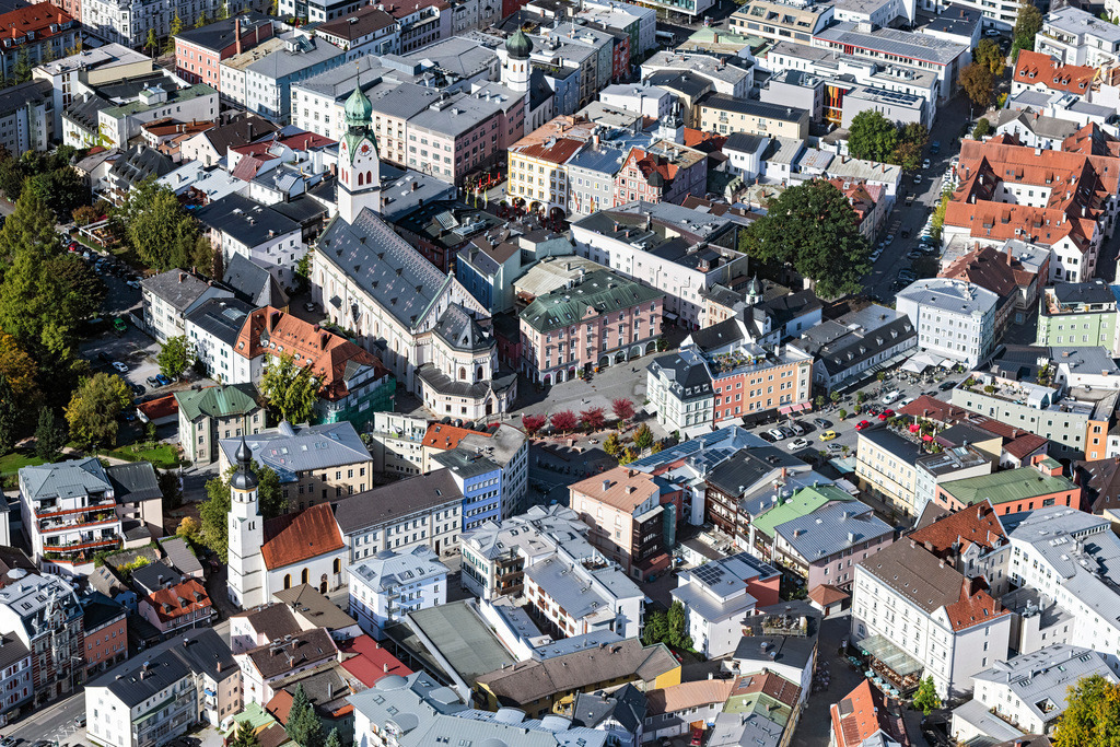 dr__0092234_1.jpg | ROSENHEIM 01.10.2021 Altstadtbereich und Innenstadtzentrum in Rosenheim im Bundesland Bayern, Deutschland. // Old Town area and city center in Rosenheim in the state Bavaria, Germany. Foto: Daniel Reiter