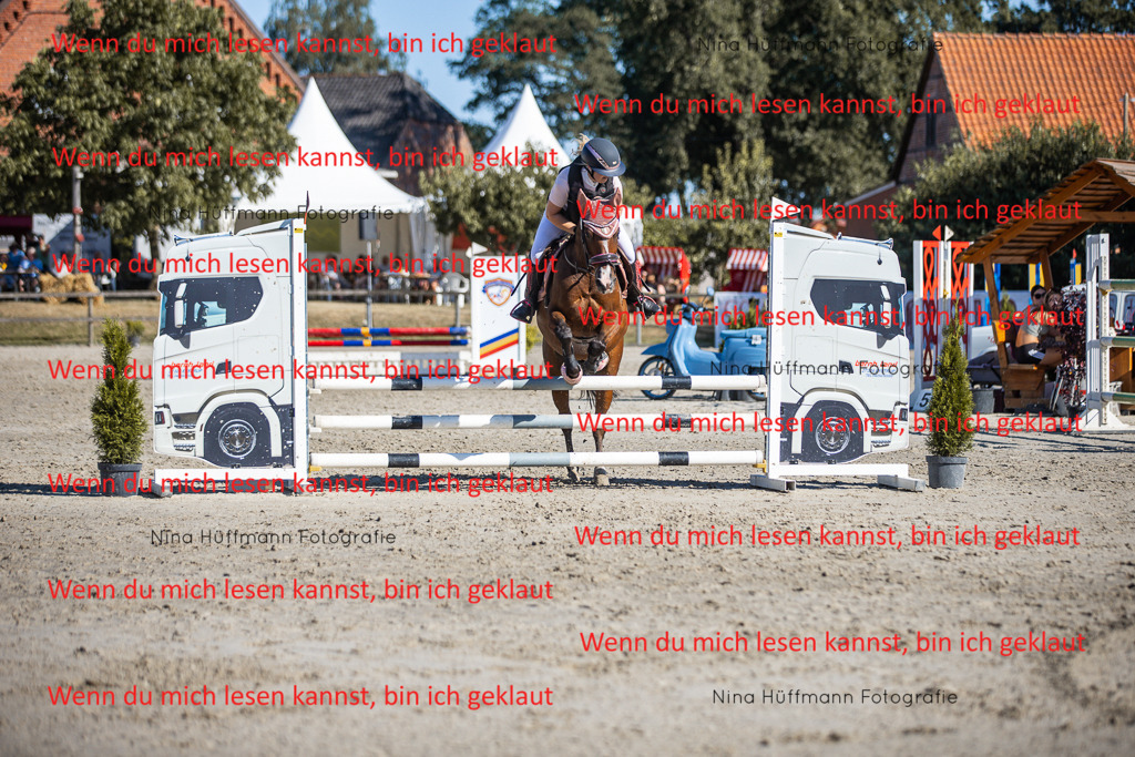 BK1A8094 | Turnierbilder Turnierfotos Nina Hüffmann Turnierfotografie Pferdefotografie Tierzeichnung Haustierzeichnung Pferdezeichnung Hundezeichnung Videograf  - Realisiert mit Pictrs.com