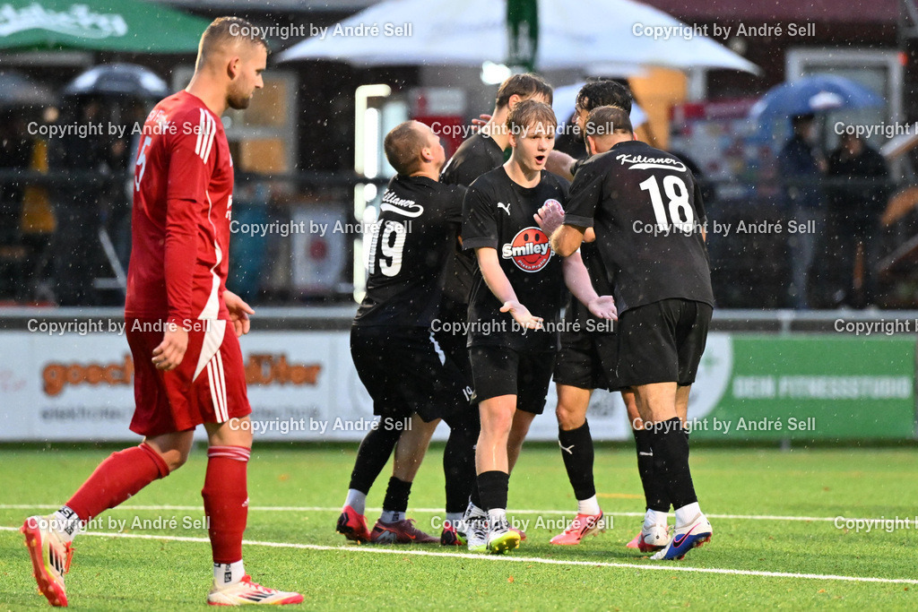 FC Kilia Kiel II vs TSV Flintbek | Kilia II bejubelt den Siegtreffer zum 3-2 durch Dastyn-Sven Ritter (Kilia #27) / Fußball-Verbandsliga Ost Männer 2026/2027 / FC Kilia Kiel II vs TSV Flintbek / Kilia Sportplatz / Kiel / 10.10.26 - Realisiert mit Pictrs.com