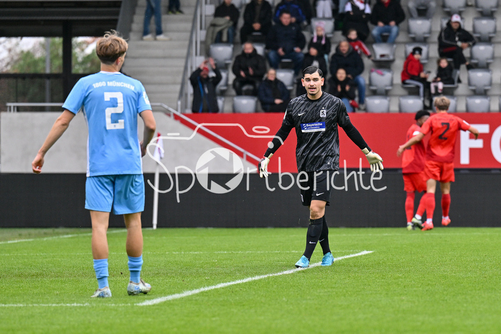 FC Bayern München U19 - TSV 1860 München U19 | nach dem 1-1 durch Mike WISDOM (FCB #11) ist Miran QULA (TSV 1860 München U19 #1) sichtlich angefressen / U19 DFB Nachwuchsliga: FC Bayern Muenchen U19 - TSV 1860 Muenchen U19, FC Bayern Campus am 02.11.2024