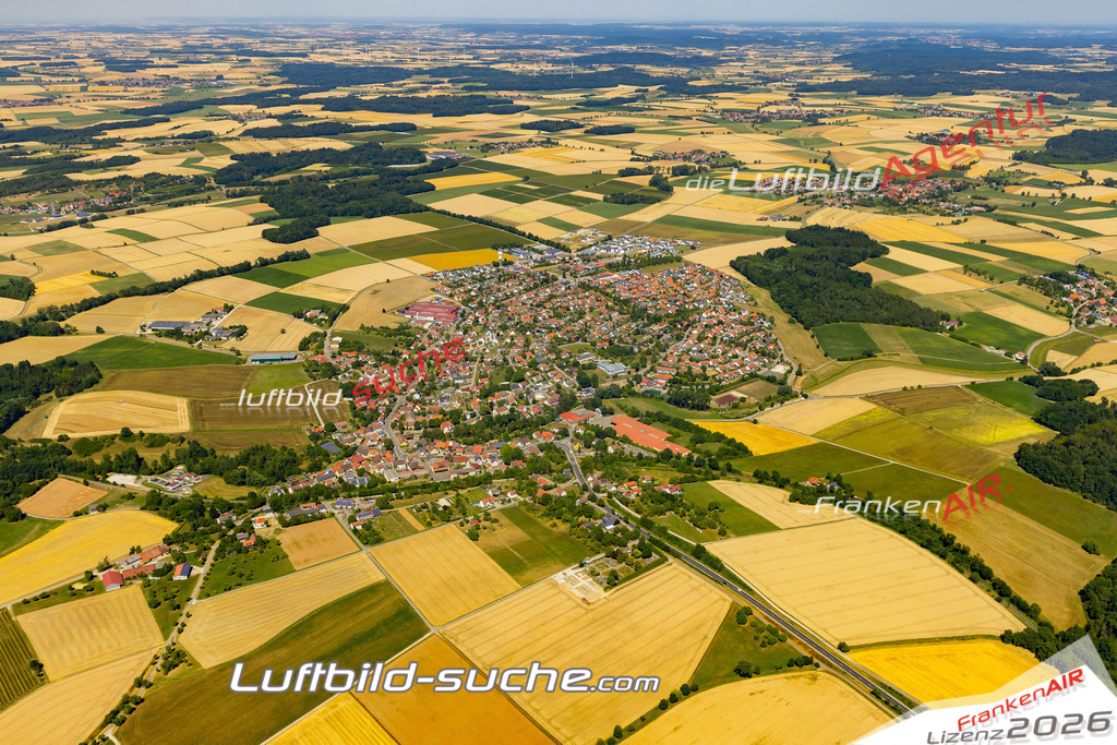 Aktuelles Luftbild von  Wallhausen - Die Luftaufnahme wurde 2022 mittels UL-Flugzeug erstellt ( keine Drohne ) - hochauflösende Kamera-Systeme von  Canon -Beste Qualität - Für grossformatige Ausdrucke geeignet. Die Geschenkidee !