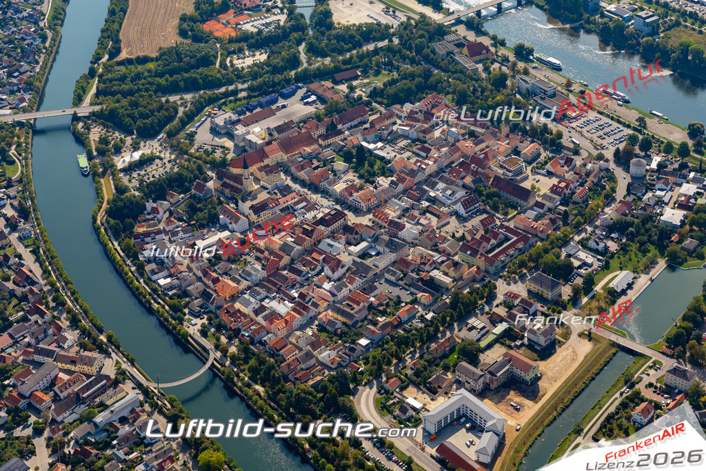 Aktuelles Luftbild von  Kelheim - Die Luftaufnahme wurde 2020 mittels UL-Flugzeug erstellt ( keine Drohne ) - hochauflösende Kamera-Systeme von  Canon -Beste Qualität - Für grossformatige Ausdrucke geeignet. Die Geschenkidee !