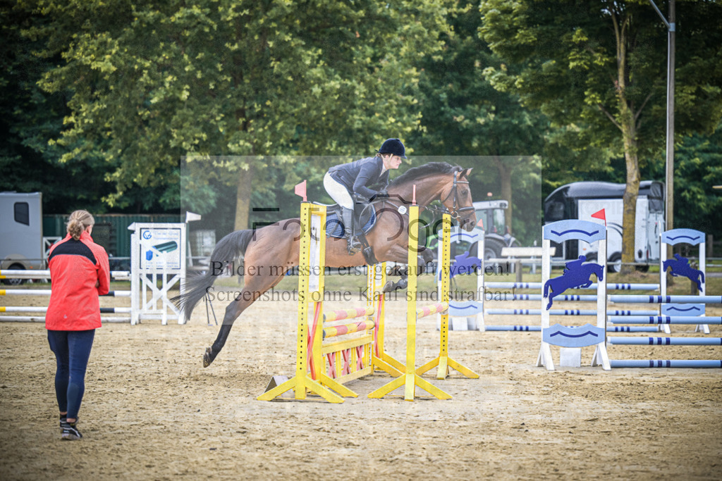 DOS_2736 | Entdecke hochwertige Reitturnierfotos von Foto Oger. Professionell, emotional und authentisch – jetzt Lieblingsmomente im Shop bestellen.Deutschlandweite Turnierfotografie. - Realisiert mit Pictrs.com