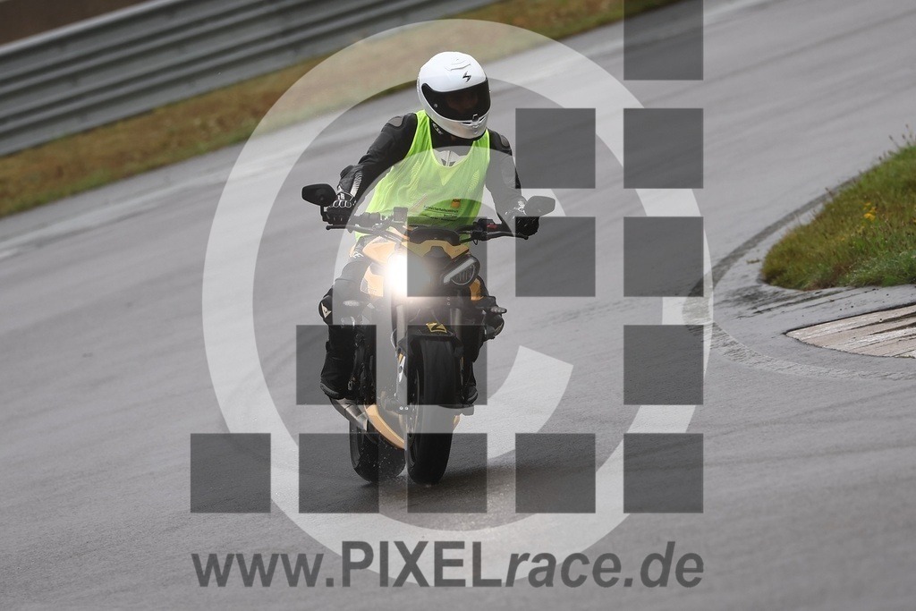 inst02-20250918_10738 | Schöne Erinnerungen an spannende Momente - das festzuhalten ist unser Job. PIXELrace.de ist seit 2003 auf den Rennstrecken Europas unterwegs um die Action draußen beim Fahren und die wunderbare Stimmung imm Fahrerlager für euch einzufangen.