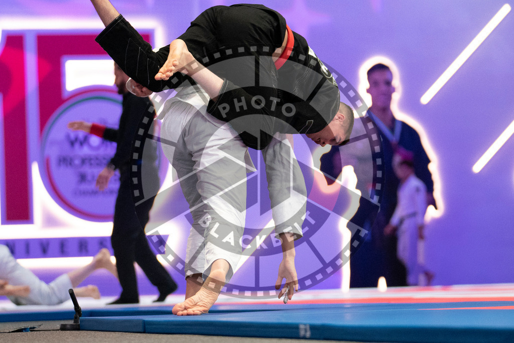 20231109PBB4903 | Fighters compete during the AJP World Professional Championship in the Mubadala Arena in Abu Dhabi, Arab United Emirates, on November 9, 2023.