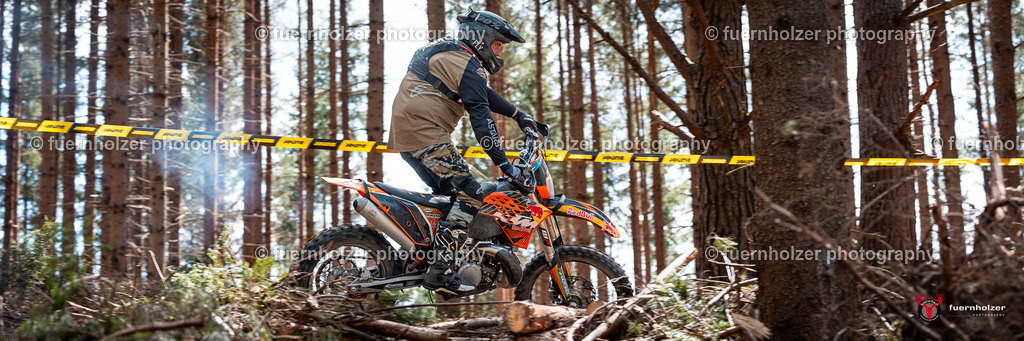 fuernholzer_250501-C1-817-2 | Fotografische Impressionen von der Red Stag Enduro Extreme by fuernholzer-photography.com. Endurosport in Österreich fotografisch festgehalten von fuernholzer. Auftragsfotografie für Private, Gewerbefotos und Industriefotografie. Eventfotografie, Sportfotografie und Motorsportfotografie. Anbieter von Fotoworkshops, Fototraining, fotografischen Vorträgen und Fotoseminaren.