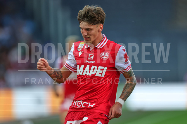 Grazer AK 1902 vs TSV Egger Glas Hartberg – Austrian Bundesliga Match 2025 | Austrian Bundesliga match between Grazer AK 1902 and TSV Egger Glas Hartberg. Dynamic football action, players in motion, emotions, stadium atmosphere and team spirit captured in professional detail. The image shows Tio Cipot (GAK).