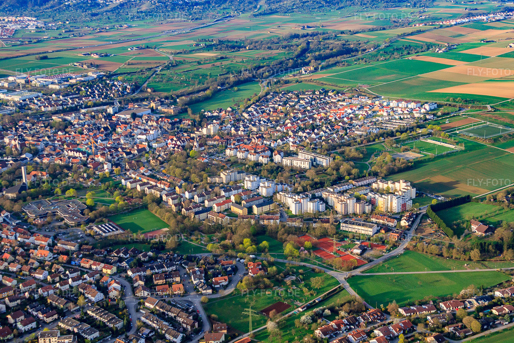 Luftbild: Ortsansicht von Nordosten in Ditzingen im Bundesland Baden-Württemberg in Deutschland. Foto: IMG_38992.jpg vom 03.04.2011 durch Werner Riehm/FLY-FOTO.de