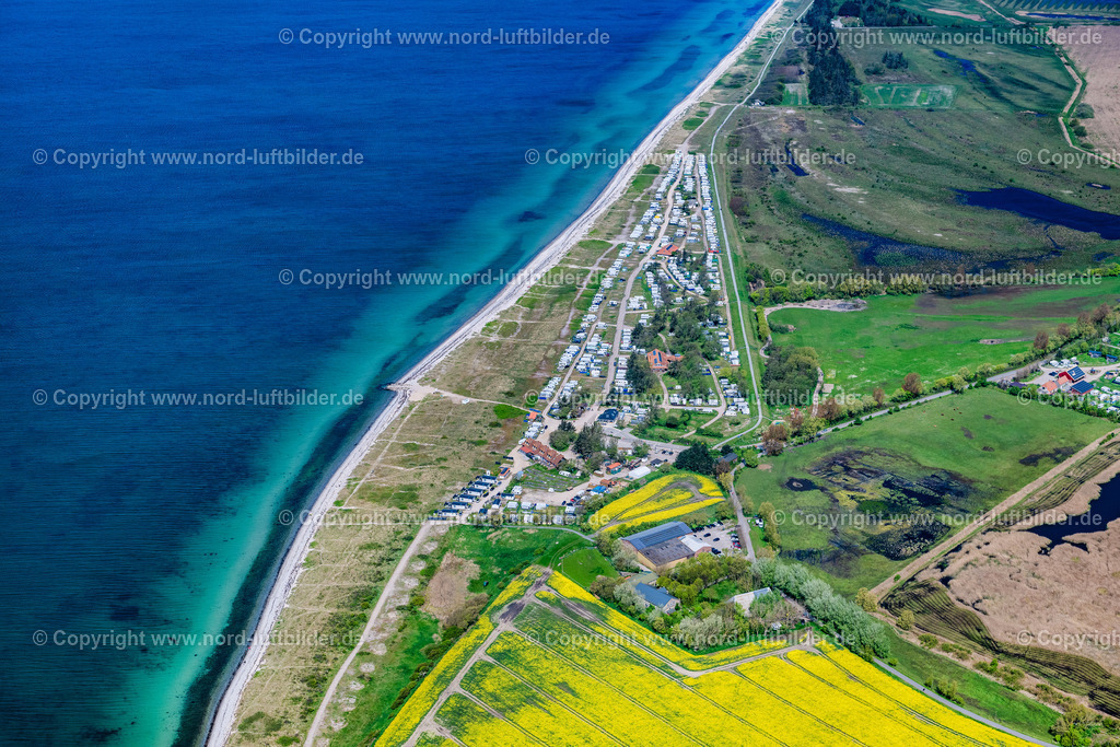 Fehmarn_Püttsee_Campingplatz_Fluegger_Strand_ELS_5781010524 | FEHMARN 01.05.2024 Der Flügger Campingplatz liegt im Südwesten der Insel Fehmarn. Er ist zur Besichtigung freigegeben und seit 1916 in Betrieb. // The Camping of Fluegge is located in the southwest of the island of Fehmarn. It is open to visitors and in use since 1916. Foto: Martin Elsen