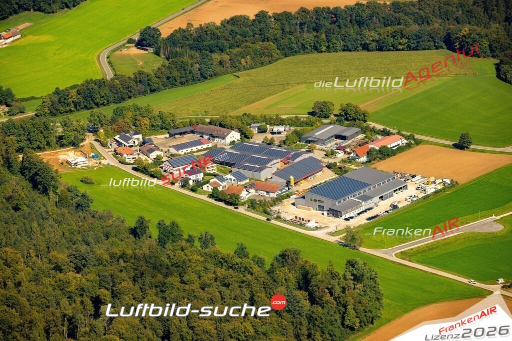 Das Luftbild zeigt : Gewerbegebiet Pv Anlage Breitenbrunn - Die Luftaufnahme wurde 2023 vom UL-Flugzeug aus erstellt ( keine Drohne ) - Hochauflösende Luftaufnahme - Für grossformatige Ausdrucke geeignet. Die Geschenkidee !Mit Lizenz und Bildrechte bestellbar