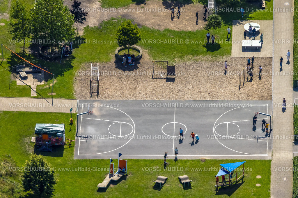 Bochum230802454 | Luftbild, Carolinenschule Bochum und Sportplatz, Innovationspark Springorum, Weitmar, Bochum, Ruhrgebiet, Nordrhein-Westfalen, Deutschland