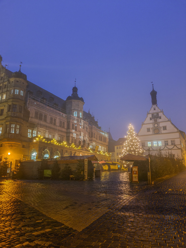 20221129_070849 (1) | Rothenburg ob der Tauber. Nur hier gibt es Exklusive und passend zur Jahreszeit Ihr Wandbild, T-Shirt, Tasse und alles was das Rothenburg Herz begehrt. - Realisiert mit Pictrs.com
