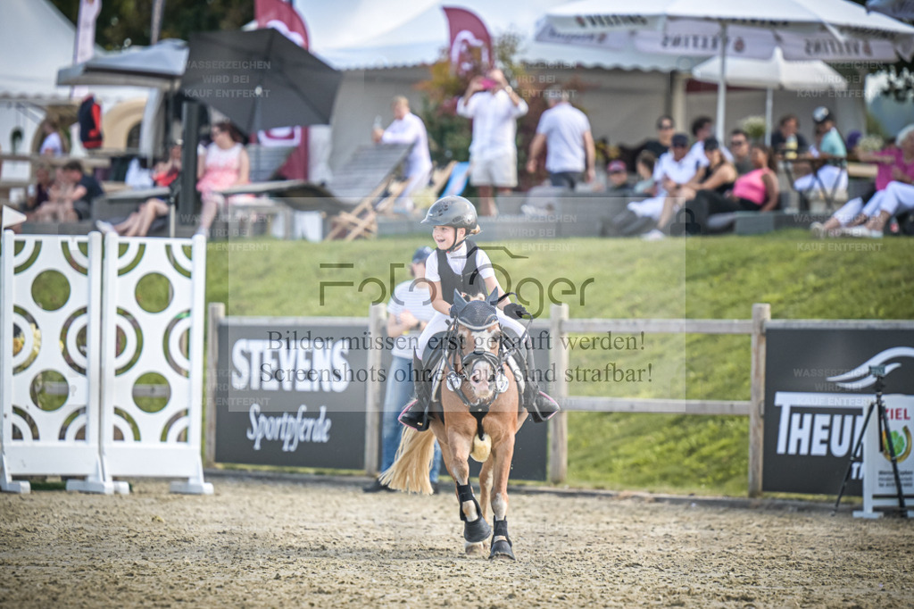 DOS_0780 | Entdecke hochwertige Reitturnierfotos von Foto Oger. Professionell, emotional und authentisch – jetzt Lieblingsmomente im Shop bestellen. - Realisiert mit Pictrs.com