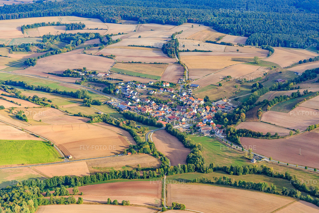 Luftbild: Ortsansicht von Südosten im Ortsteil Theinheim in Rauhenebrach im Bundesland Bayern in Deutschland. – Foto: IMG_111164.jpg vom 09.09.2018 durch Werner Riehm/FLY-FOTO.de – Auflösung des Originals: 5472 x 3648 px
