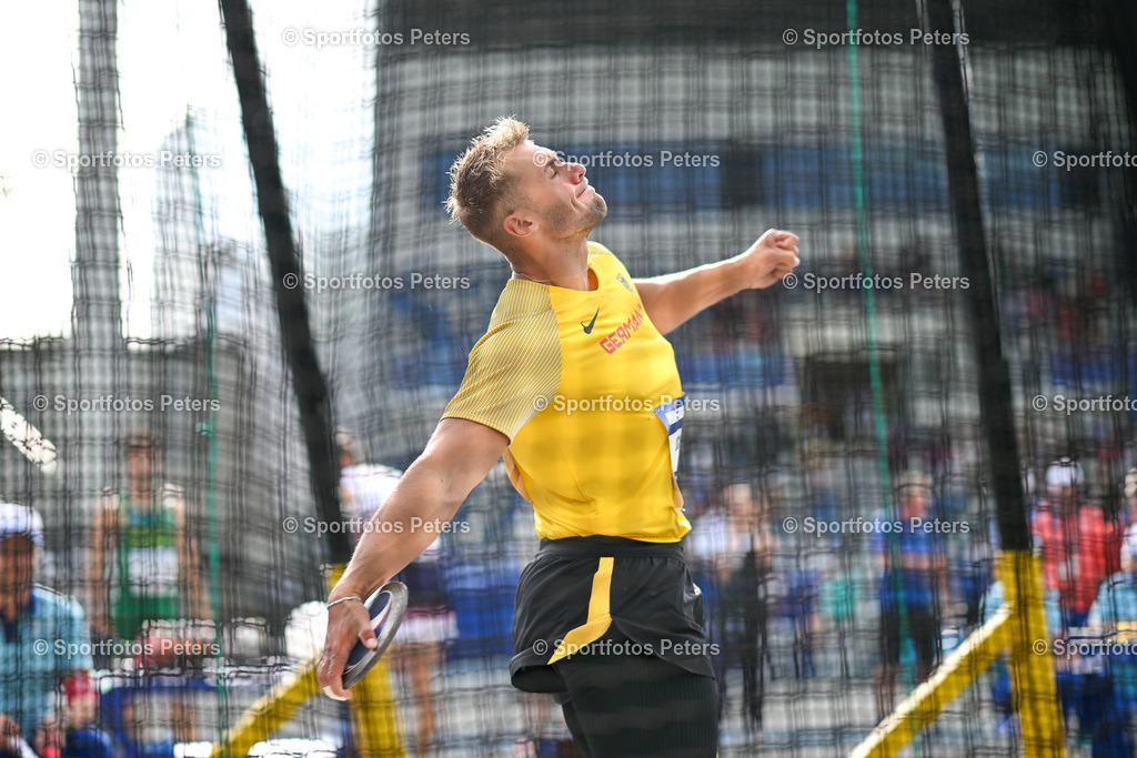 KP1_7263_1 | 21.07.2025, xkaix, Leichtathletik, FISU World University Games 2025 v.l. Mika Sosna (Deutschland) in der Qualifikation vom Diskuswurf - Realisiert mit Pictrs.com