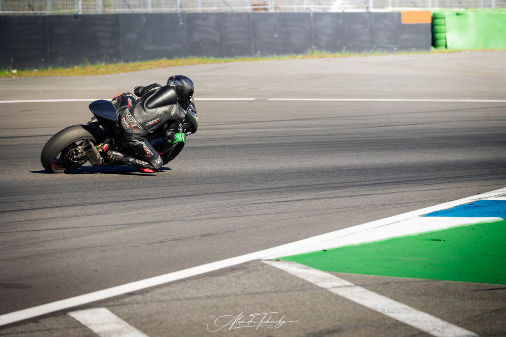 Ducati Trackday Hockenheimring 2026 | Entdecken Sie die faszinierende Welt von Alexander Tschuncky Arts: Kreative Fotografie, atemberaubende Automobilkunst und hochwertiger Bilderdruck. Lassen Sie sich inspirieren! - Realisiert mit Pictrs.com