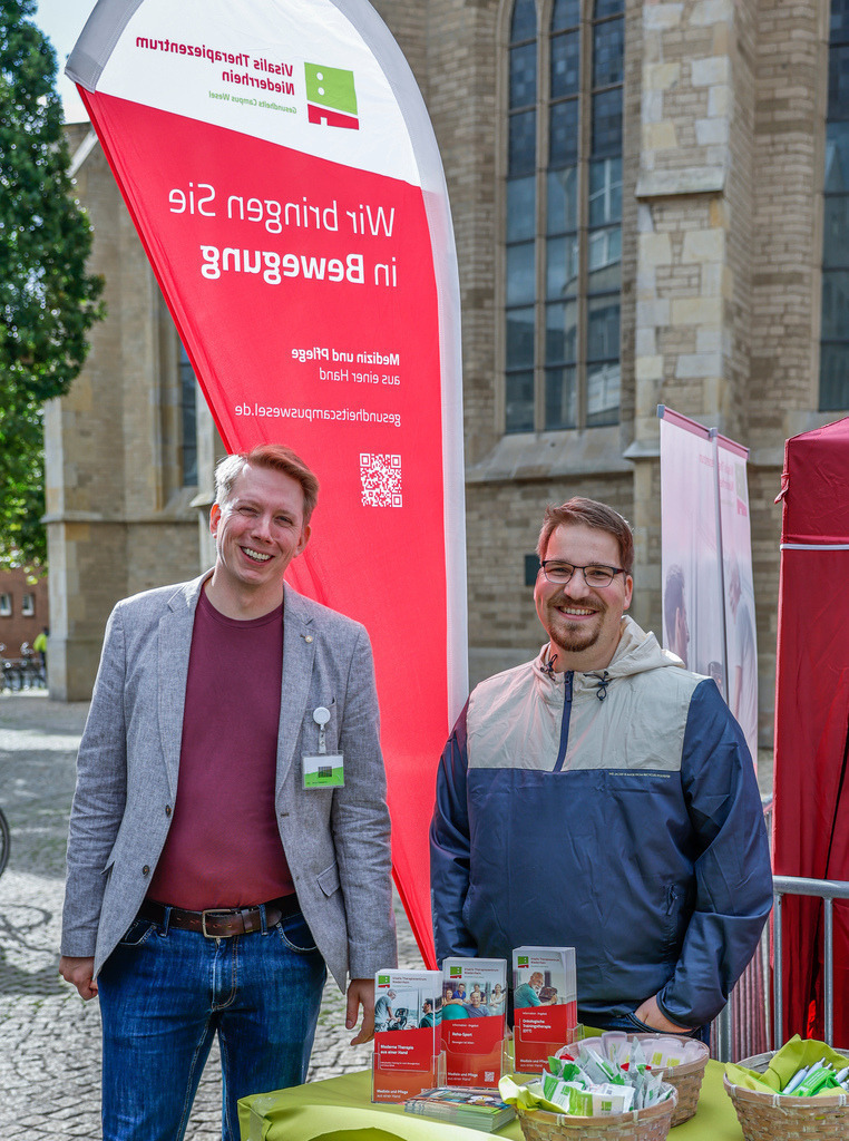 top-top.de 240913-029 | Foto, Video, Fotografie, Videografie, Fotobox, DJ, Discjockey, Musik, Musikbox, Veranstaltung, Photobooth, Amazon, Ebay, Buchtipp, Bestseller, Autor, Verlag, Buch, Wesel, Hamminkeln, NRW, Dinslaken, Rees, Drohne, Hochzeit, Party, Fotobox, Wesel, Fotograf