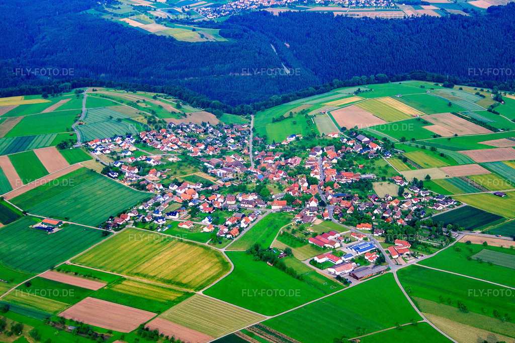 Luftbild: Ortsansicht im Nordschwarzwald aus Westen im Ortsteil Altbulach in Neubulach im Bundesland Baden-Württemberg in Deutschland. Foto: IMG_66821.jpg vom 07.06.2014 durch Werner Riehm/FLY-FOTO.de